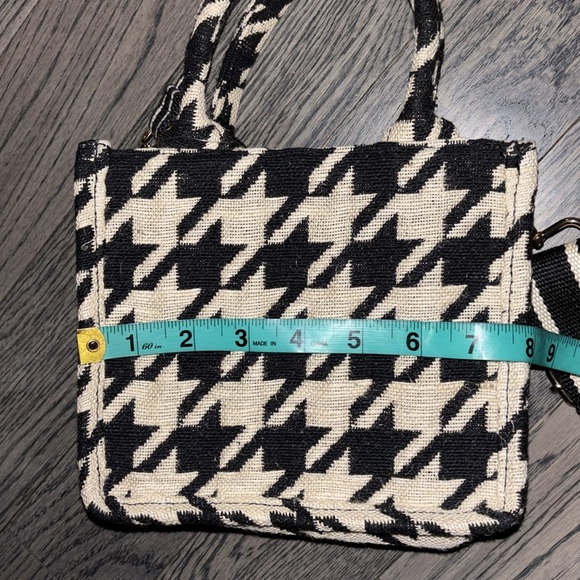H&M Black and Cream Houndstooth Jacquard Tote Bag - Picture 12 of 17